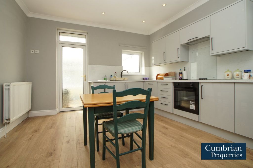 Property photo 2 of 14 Dining Kitchen