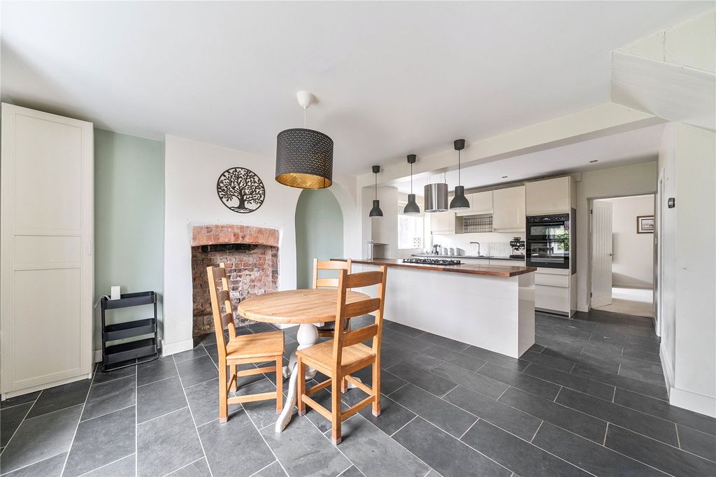 Property photo 2 of 14 Kitchen/Dining Room