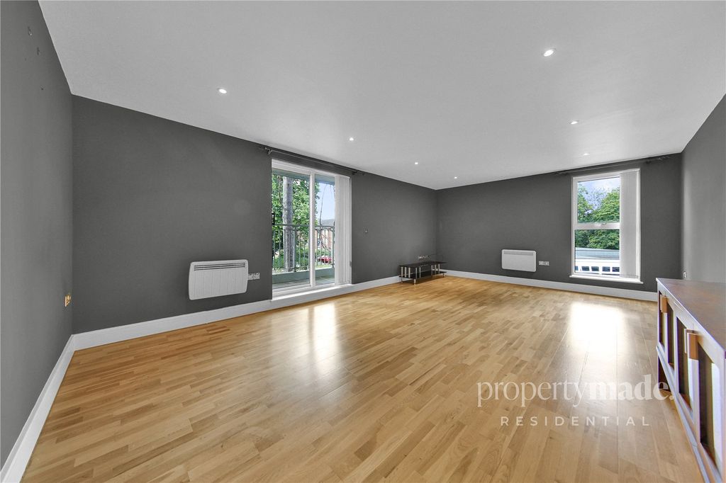 Property photo 1 of 22 Picture No. 12