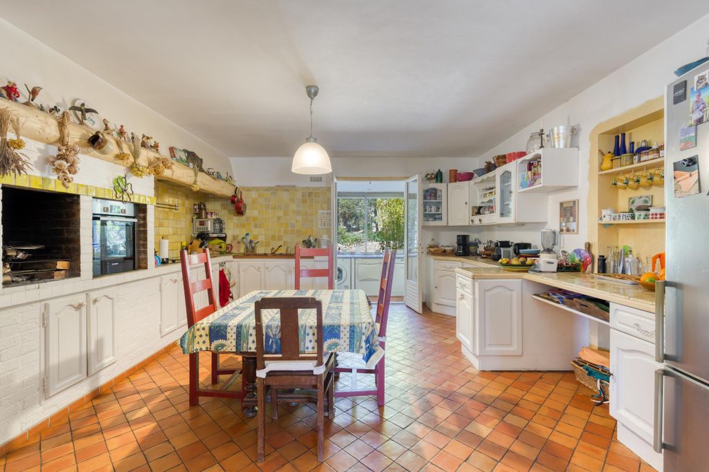 Property photo 3 of 17 Image