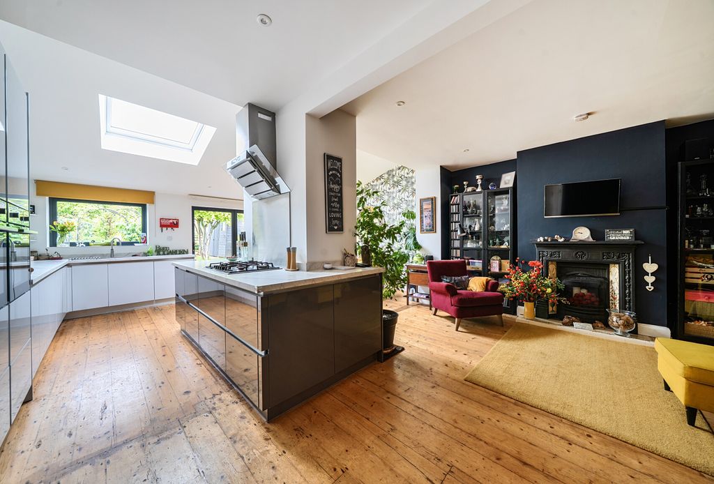 Property photo 1 of 19 1458935-13-6A0Adb...