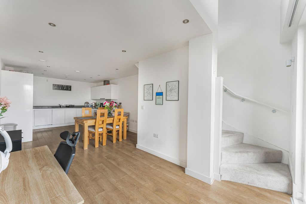 Property photo 3 of 26 Kitchen/Diner