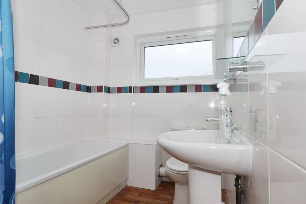 Property photo 2 of 3 Upstairs Bathroom Downs Road