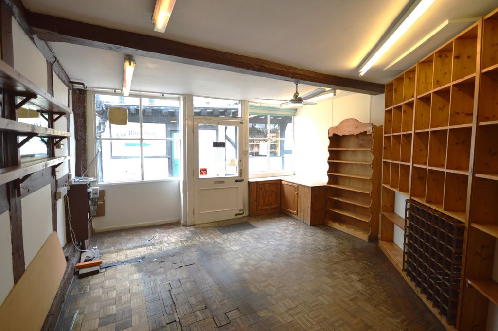 Property photo 3 of 12 Shop Area
