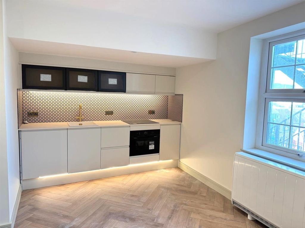 Property photo 2 of 4 Kitchen.Jpg