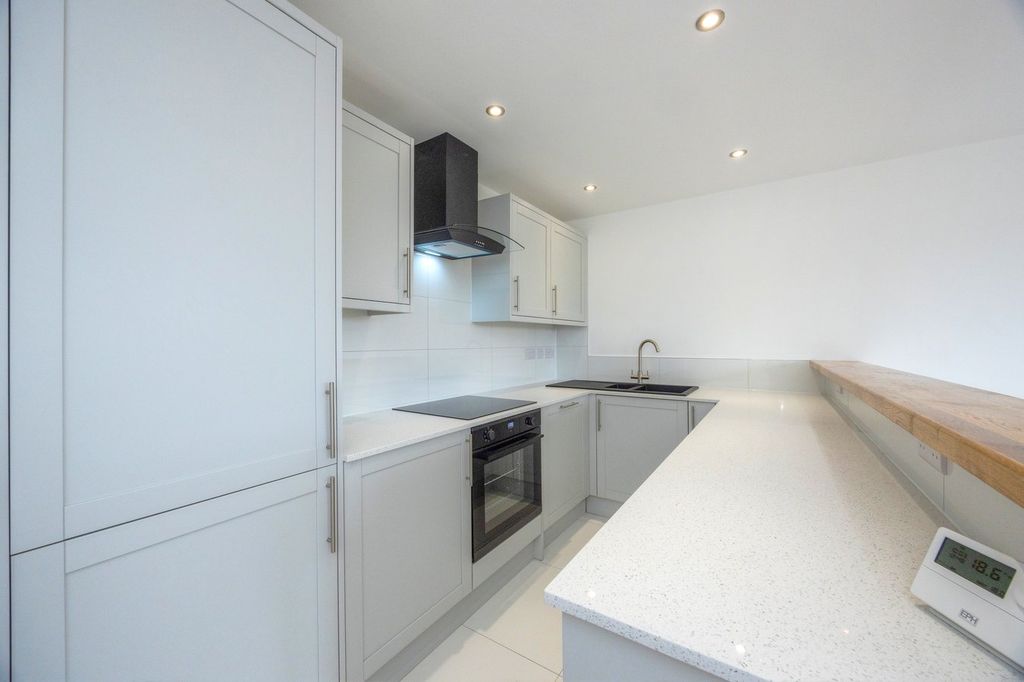 Property photo 2 of 26