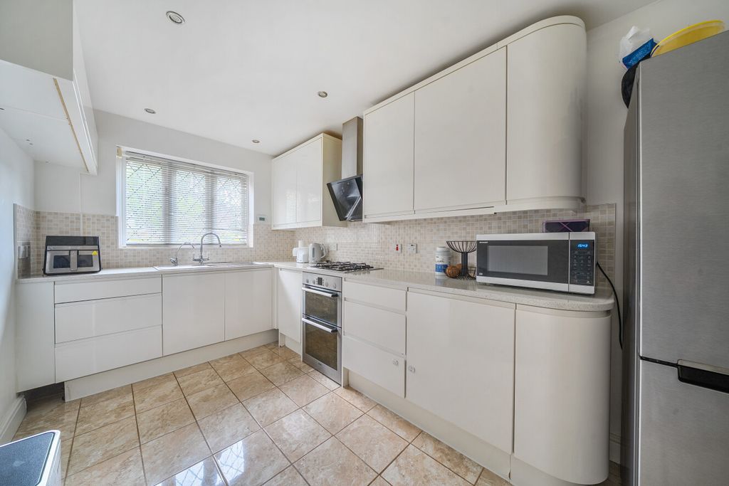 Property photo 3 of 16 1462713-10-6A01F0...