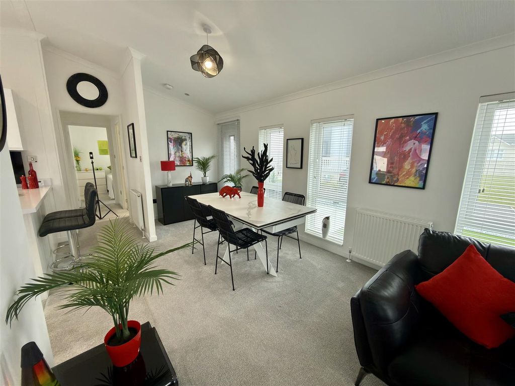 Property photo 3 of 9 Lounge/Dining Room