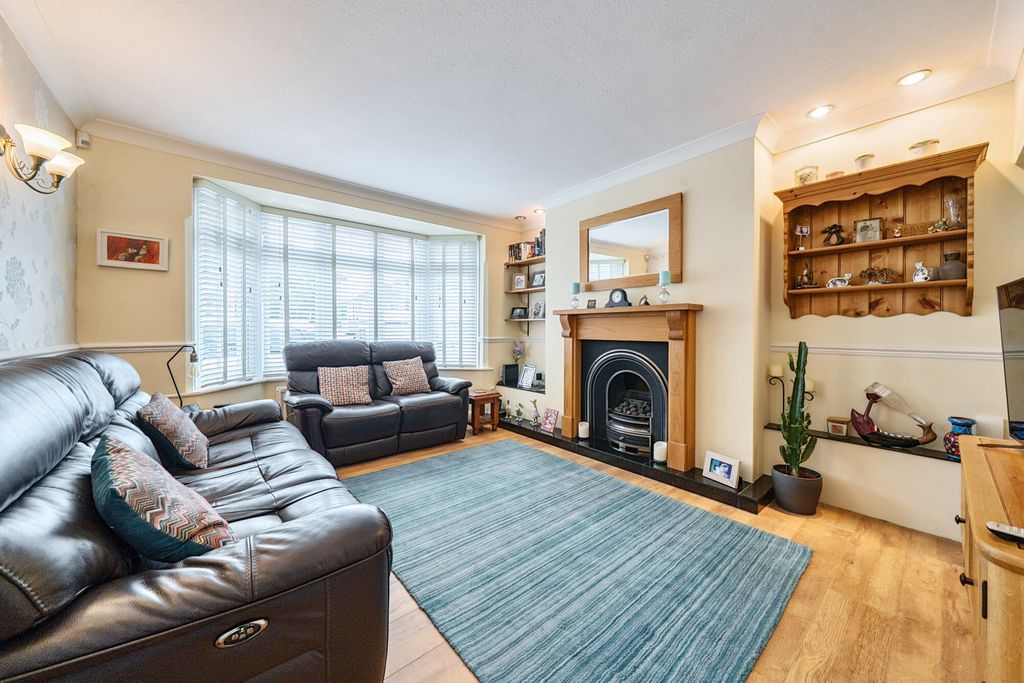 Property photo 2 of 22 1333158-16-688B73...