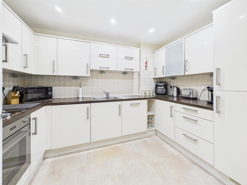 Property photo 2 of 10 Cam04907G0-Pr0259-Still005.Jpg