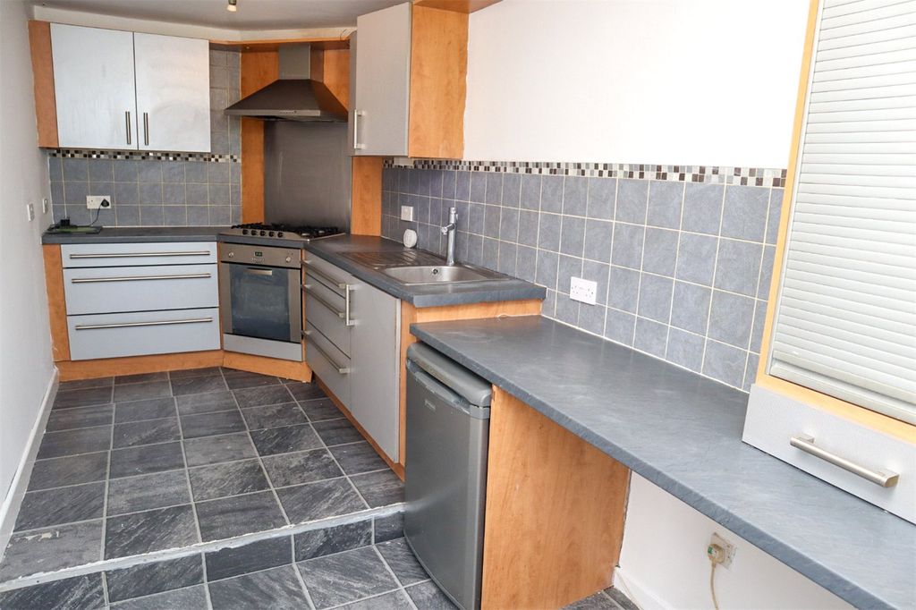 Property photo 2 of 11 Kitchen