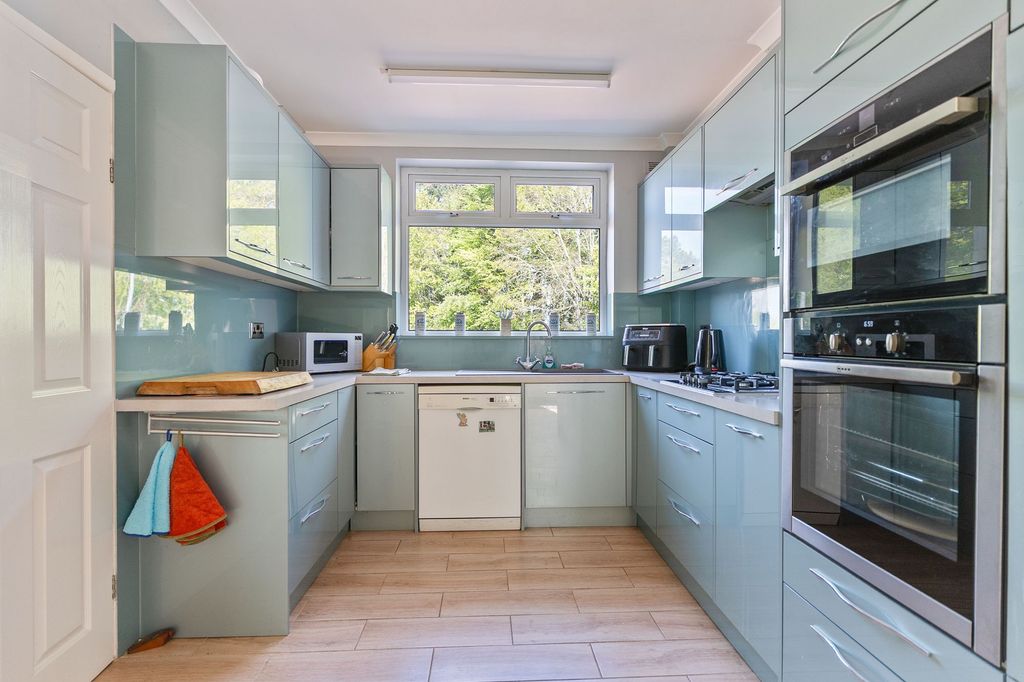 Property photo 2 of 32