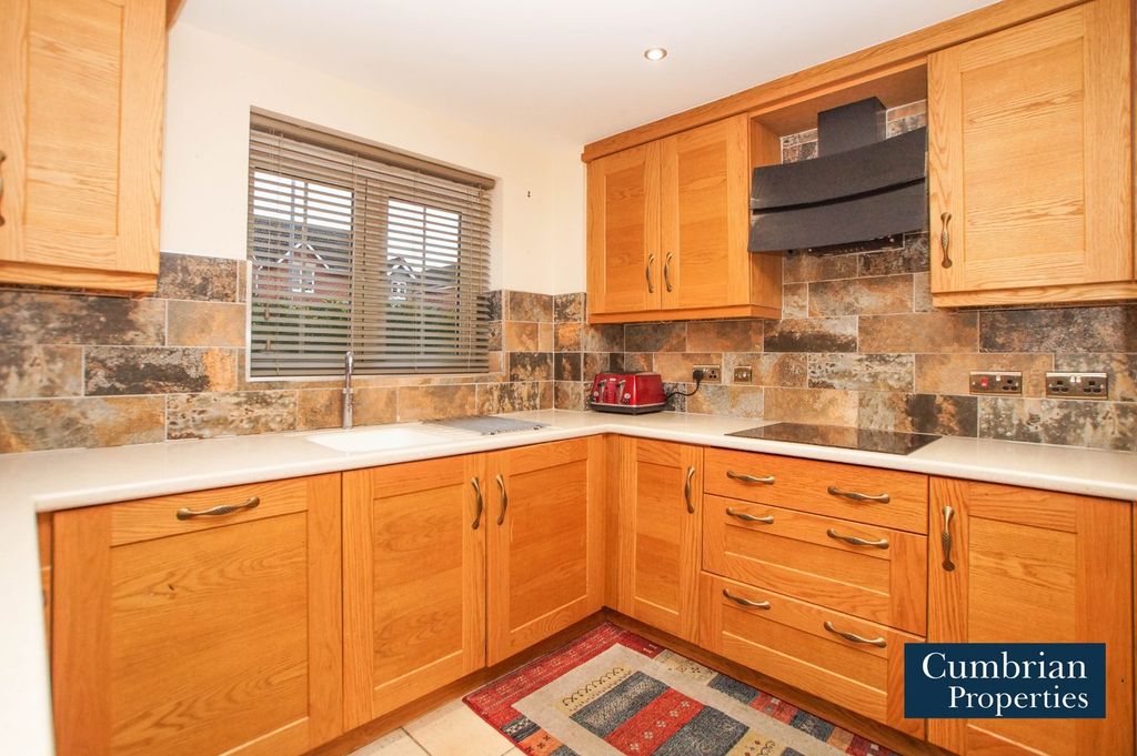 Property photo 2 of 14 Kitchen