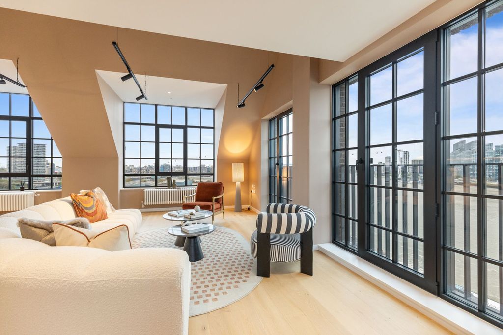 Property photo 1 of 27