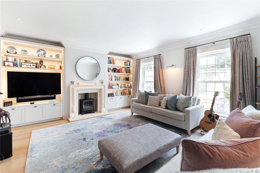 Property photo 3 of 16 Reception