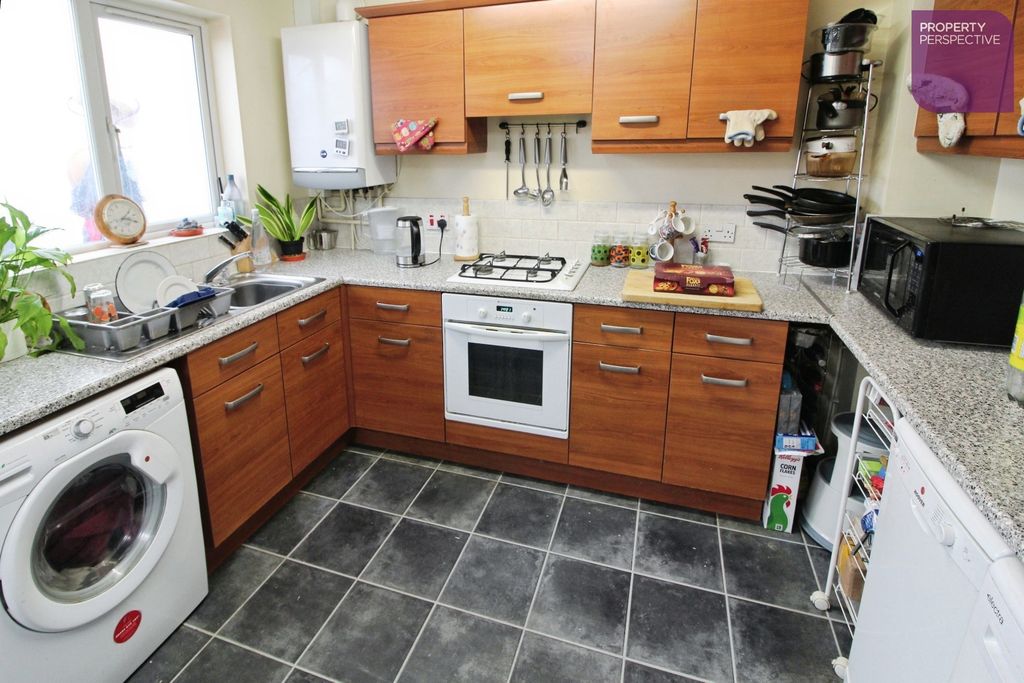 Property photo 3 of 12 Dining Kitchen