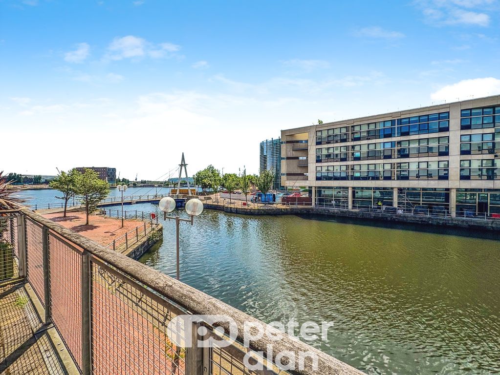 Property photo 2 of 21 Exterior