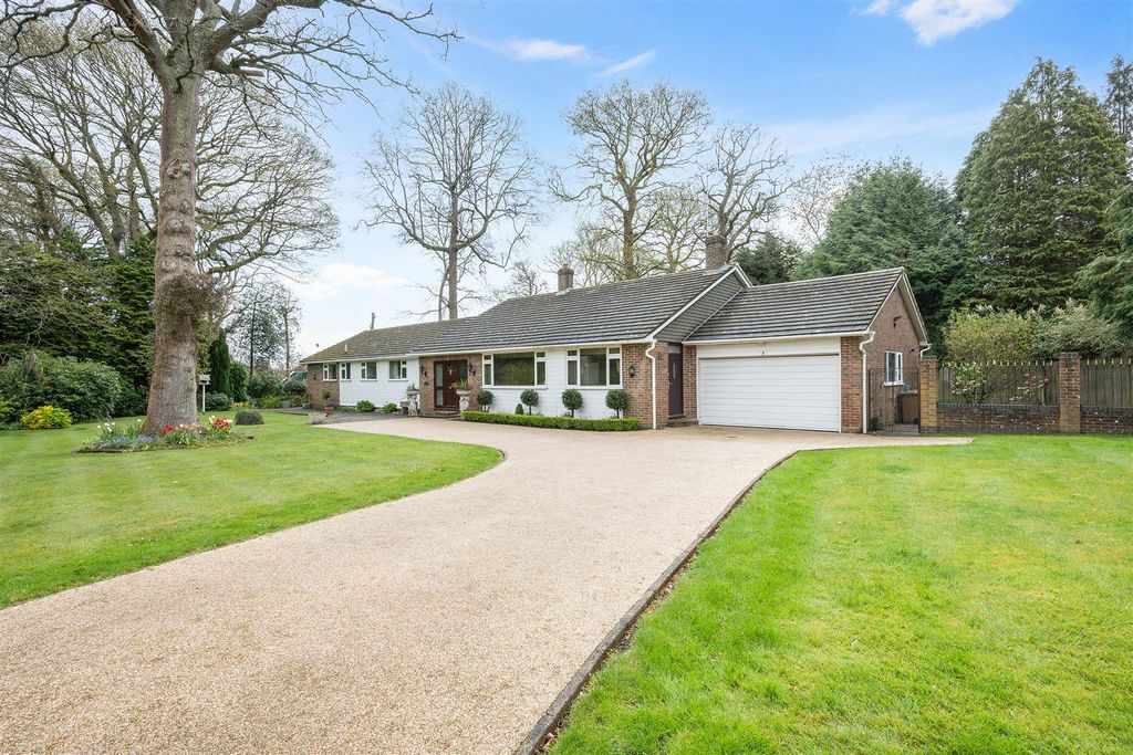 Property photo 1 of 25 Glen Close, 3- (18).Jpg