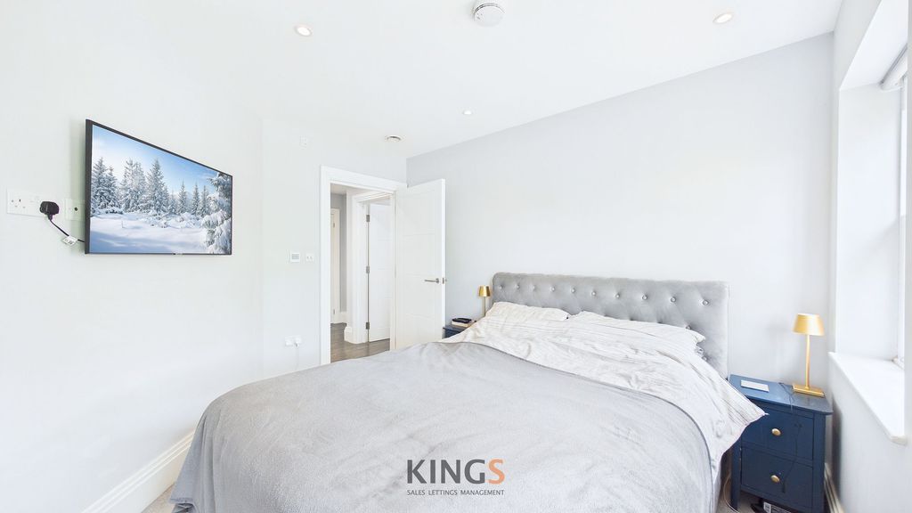 Additional image 9 of 2 bed flat for saleBell Lane, Brookmans Park AL9