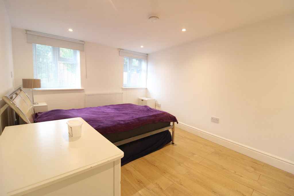Property photo 1 of 8 2 Bed Ground Floor Flat