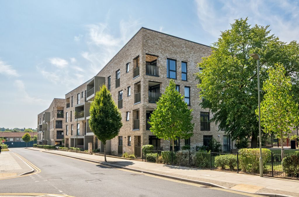Property photo 1 of 20 1335390-2-689B2F4...