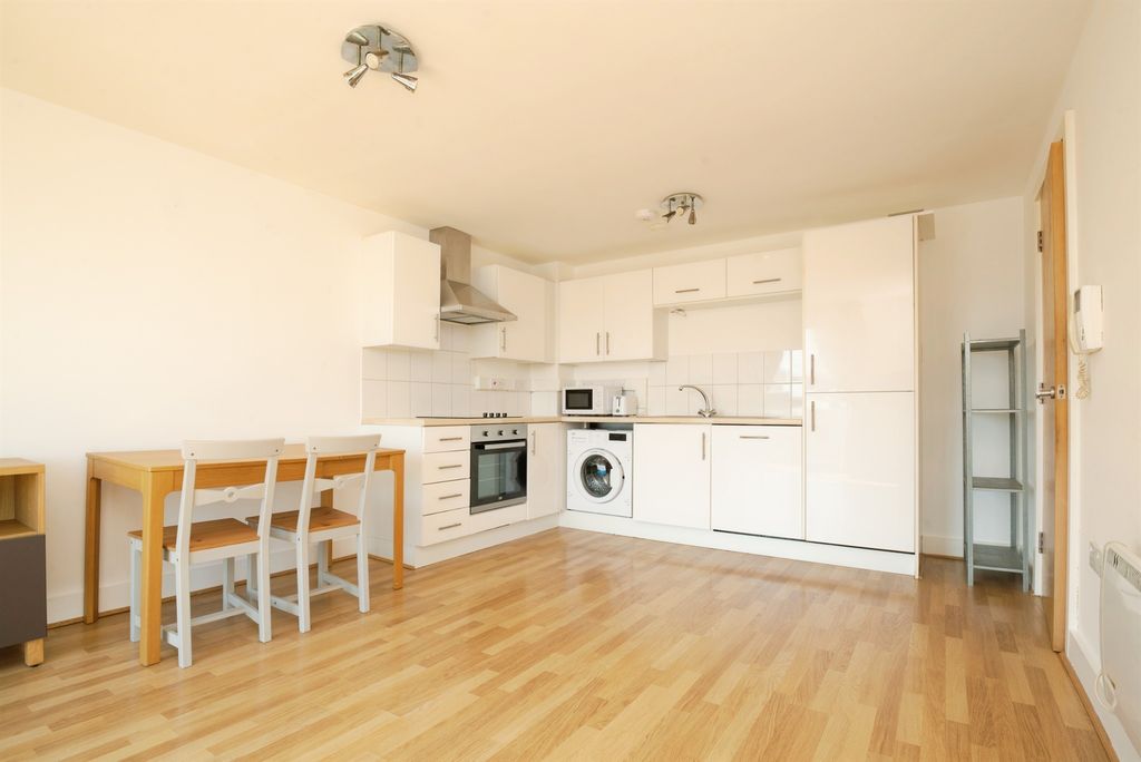 Property photo 3 of 8
