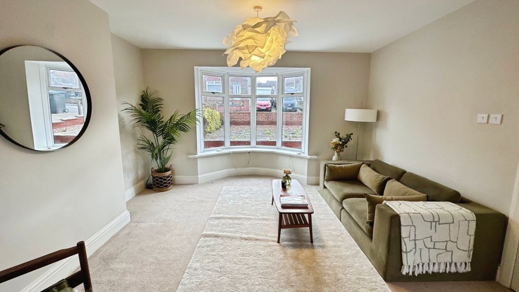 Property photo 3 of 17 Lounge/Diner