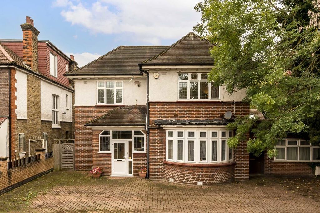 Property photo 1 of 8
