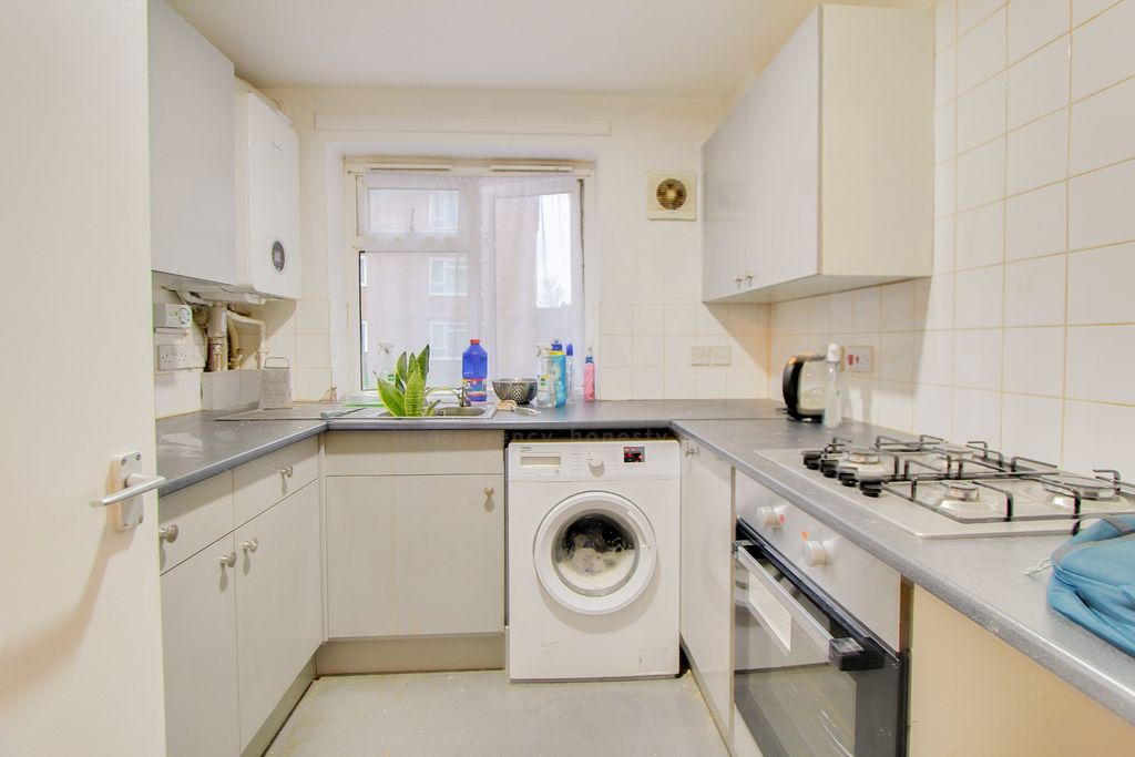 Property photo 2 of 6 Photo 4