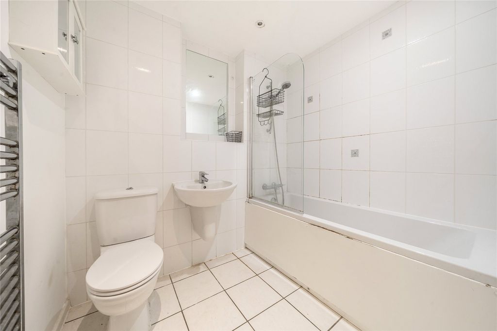 Property photo 3 of 10 Bathroom