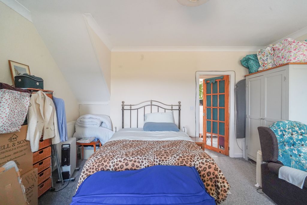 Property photo 2 of 33