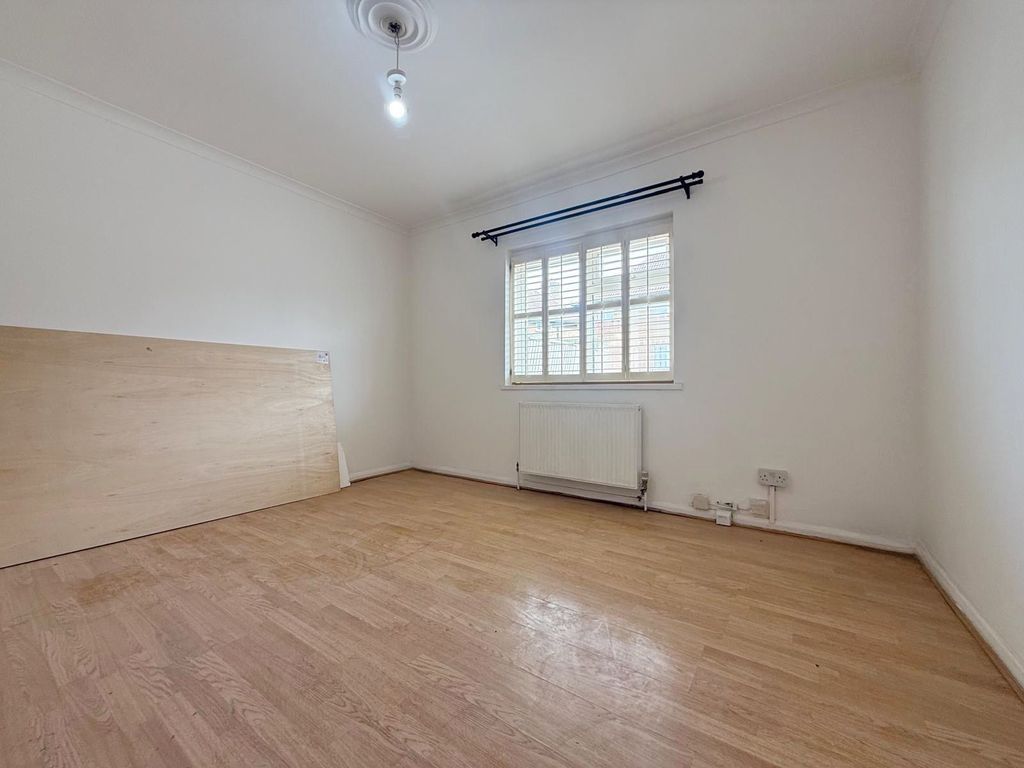 Property photo 3 of 7 Photo 1