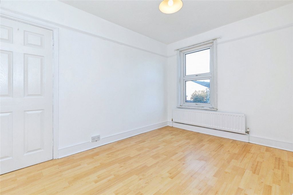 Property photo 2 of 27 Picture No. 12