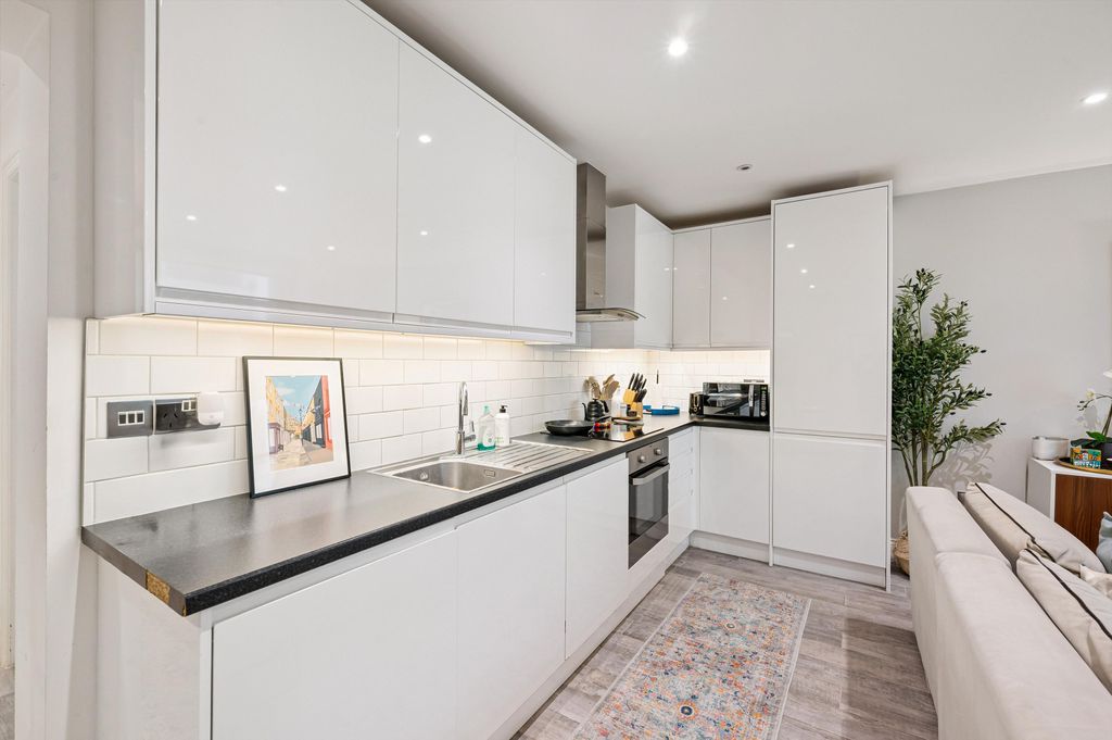 Property photo 2 of 17 Image