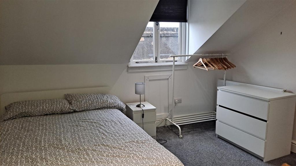 Property photo 2 of 9 Master Bedroom