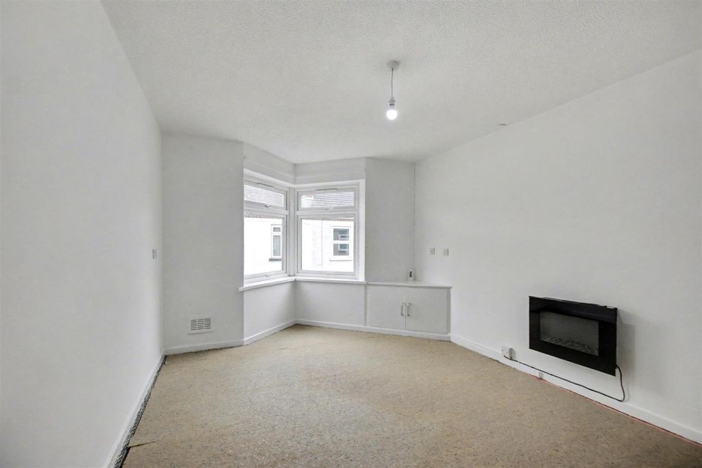 Property photo 3 of 16 Living Room