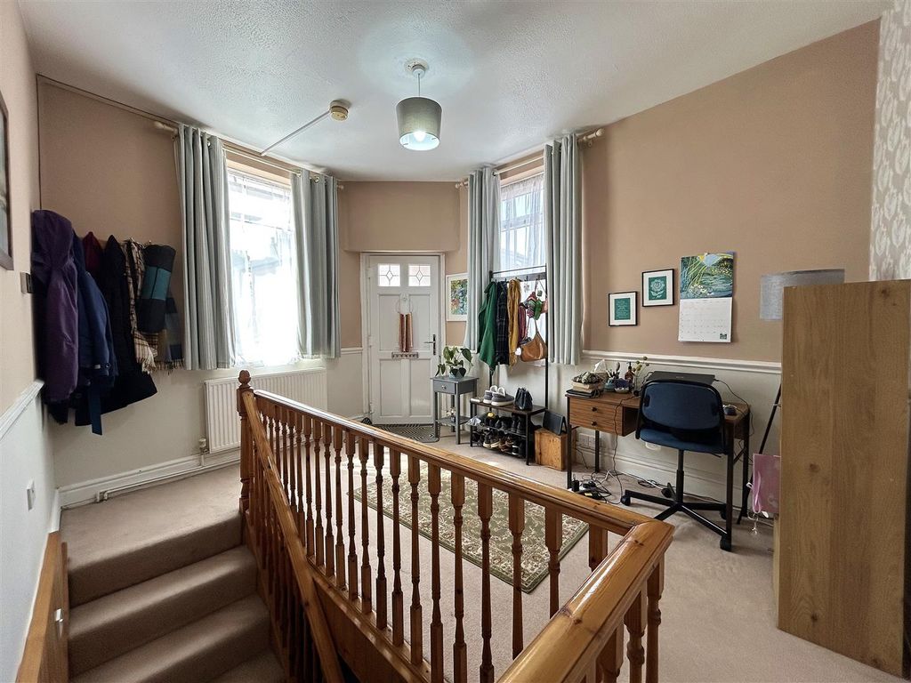 Property photo 2 of 8 Entrance