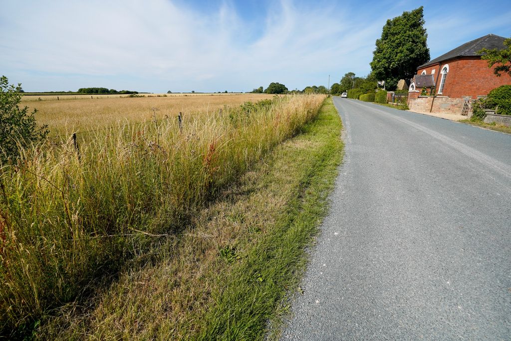 Property photo 3 of 4 Photo 2