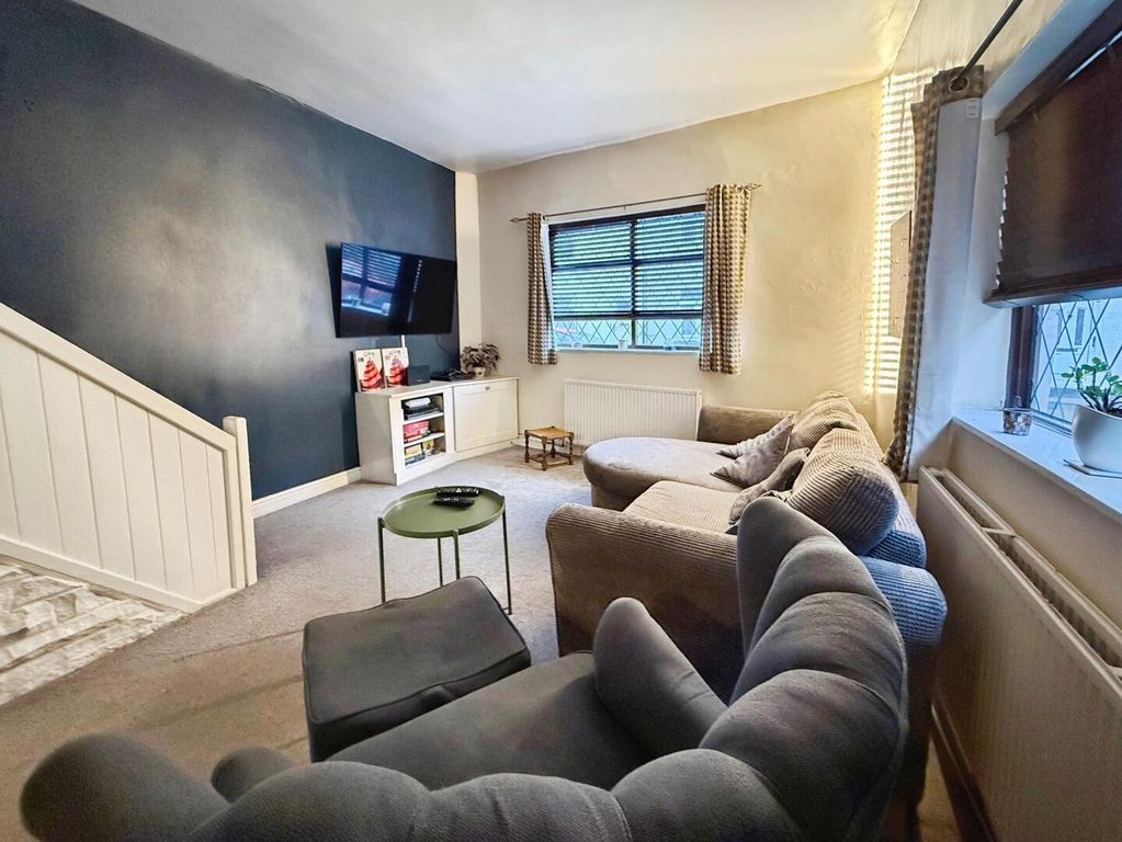 Property photo 1 of 17 Living Room