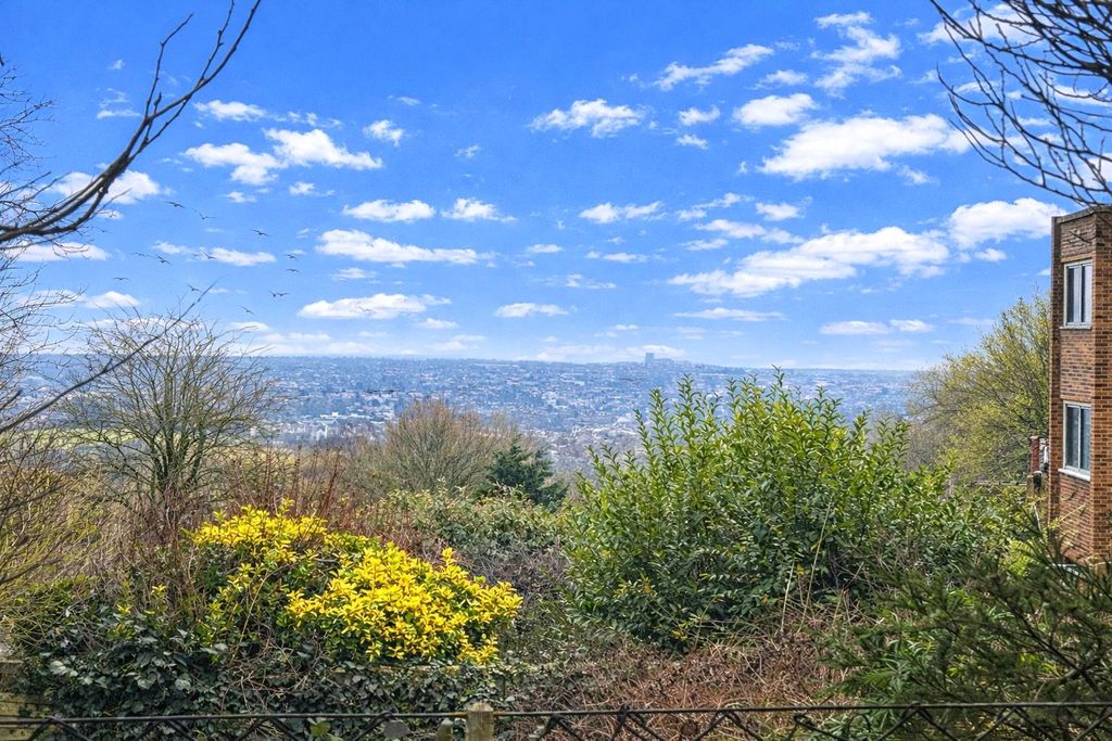 Property photo 2 of 27 Picture 2