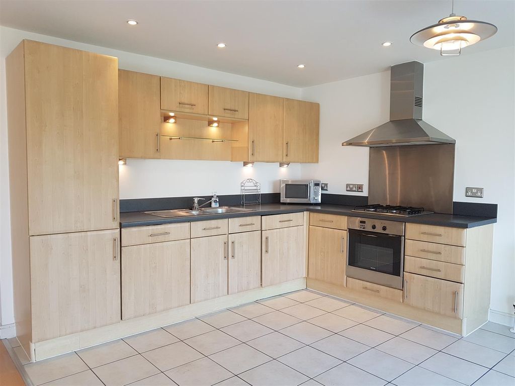 Property photo 2 of 11 Kitchen
