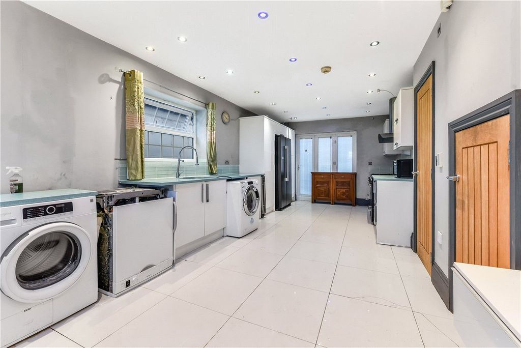 Property photo 2 of 18 Picture No. 13