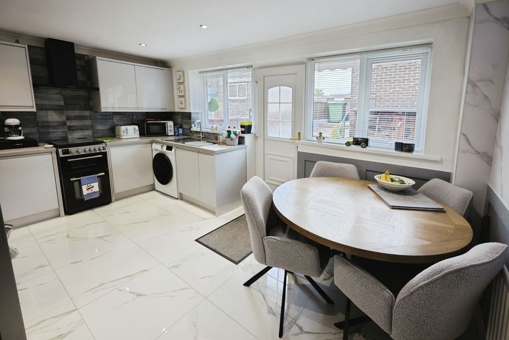 Property photo 3 of 13 Pbox-Img.Jpg