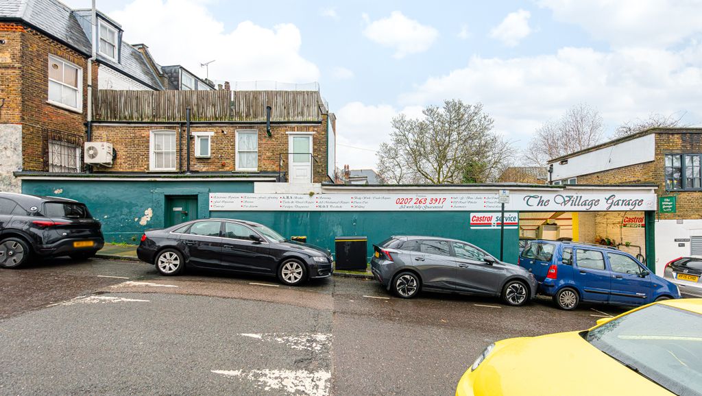 Property photo 1 of 12 Cressida Road 44C-001