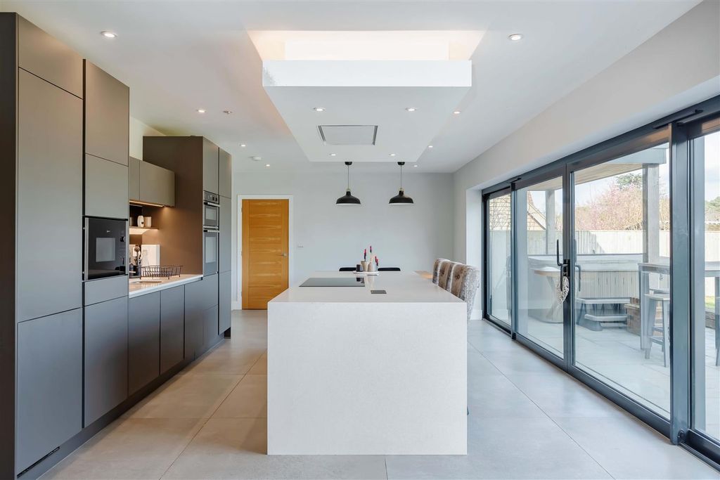 Property photo 2 of 32 Sandpearl_39.Jpg