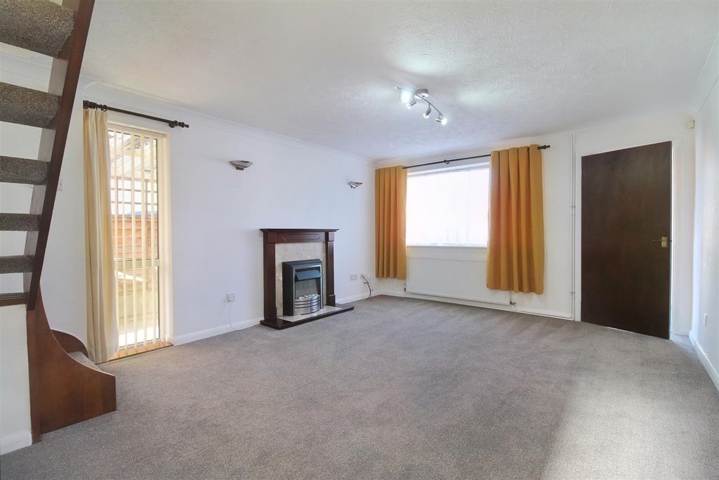 Property photo 2 of 9 2 Living Room.Jpg