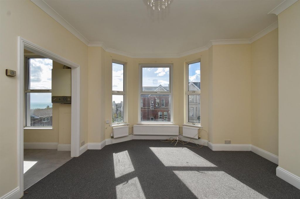 Property photo 1 of 10 Living Room