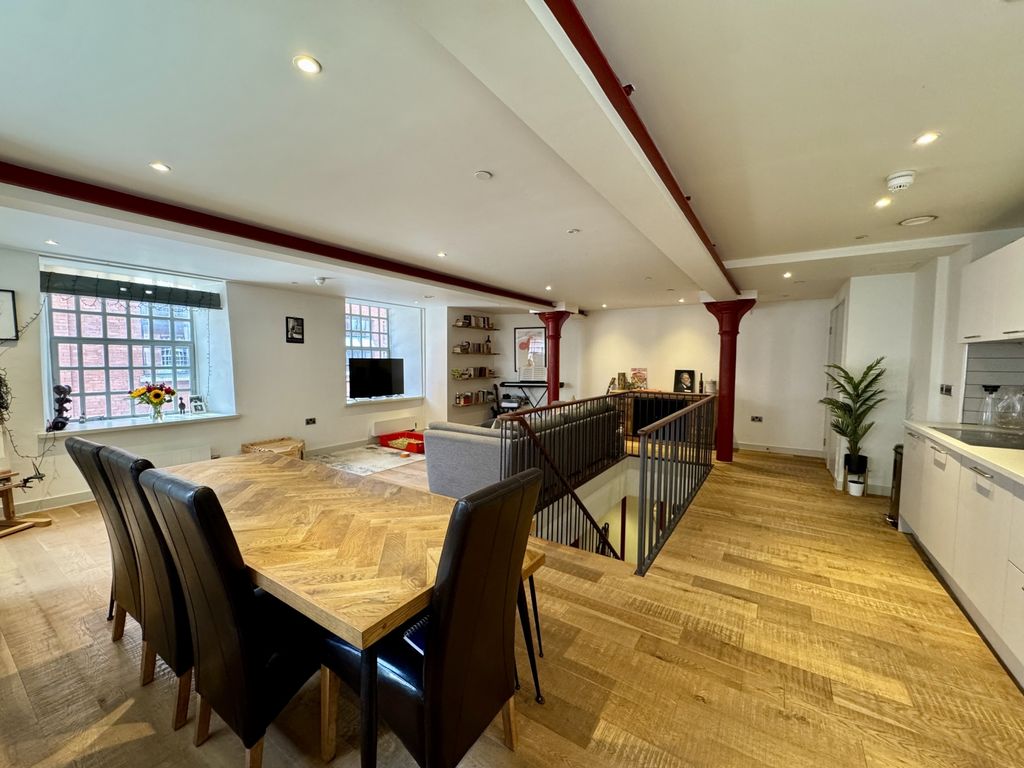 Property photo 1 of 12 Image00003