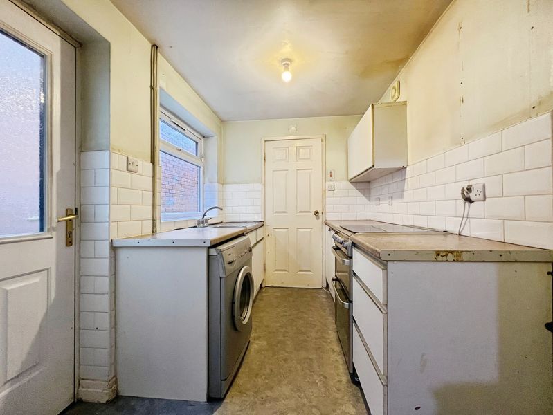 Property photo 3 of 9 Kitchen