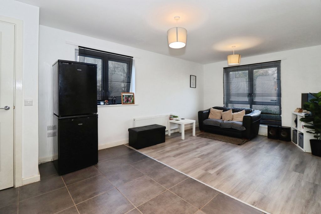 Property photo 2 of 9 Pbox-Img.Jpg